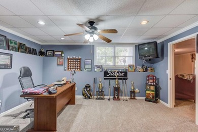 Welcome to this beautifully maintained Frank Betz designed ranch - photo 37