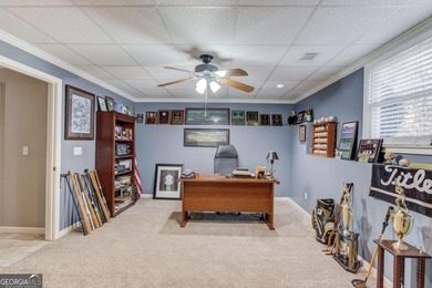 Welcome to this beautifully maintained Frank Betz designed ranch - photo 38