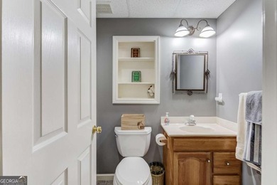 Welcome to this beautifully maintained Frank Betz designed ranch - photo 39