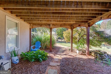 Welcome to this beautifully maintained Frank Betz designed ranch - photo 48