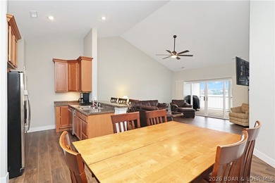 Discover lake living at its best in this top-floor 3 bedroom - photo 2