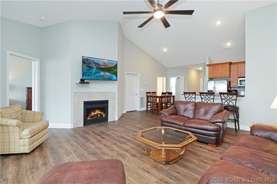 Discover lake living at its best in this top-floor 3 bedroom - photo 5