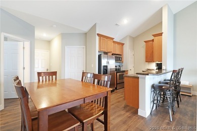 Discover lake living at its best in this top-floor 3 bedroom - photo 9