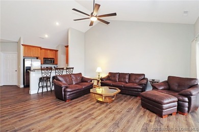 Discover lake living at its best in this top-floor 3 bedroom - photo 10