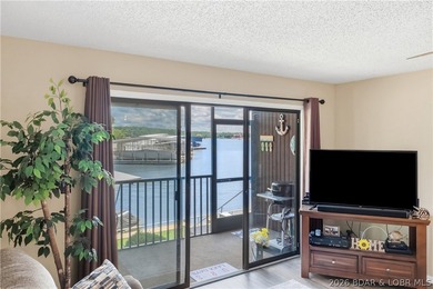 Fresh & inviting 2BR/2BA waterfront condominium at the 21MM! - photo 2