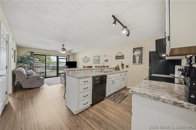 Fresh & inviting 2BR/2BA waterfront condominium at the 21MM! - photo 6