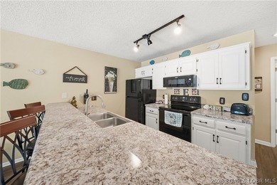 Fresh & inviting 2BR/2BA waterfront condominium at the 21MM! - photo 7