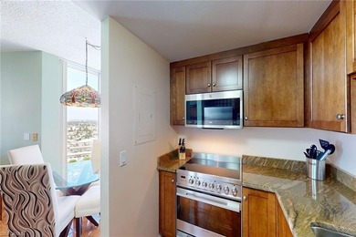 Sought-after end unit at Gulfview featuring an expanded floor - photo 12