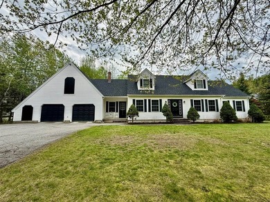 Welcome to 12 Surrey Lane -- where space, comfort, and location - photo 3