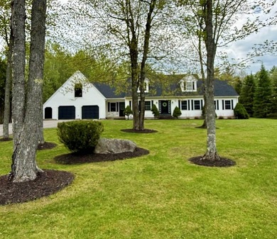 Welcome to 12 Surrey Lane -- where space, comfort, and location - photo 4