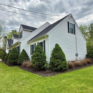 Welcome to 12 Surrey Lane -- where space, comfort, and location - photo 6