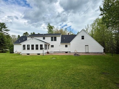 Welcome to 12 Surrey Lane -- where space, comfort, and location - photo 9