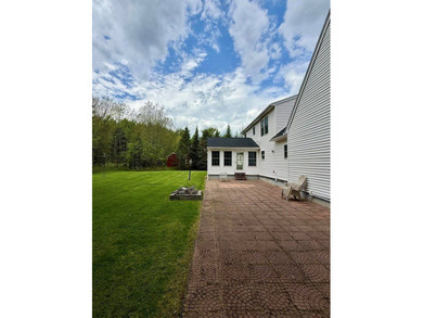 Welcome to 12 Surrey Lane -- where space, comfort, and location - photo 10