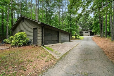Escape to privacy and convenience with this charming 3-bedroom - photo 2