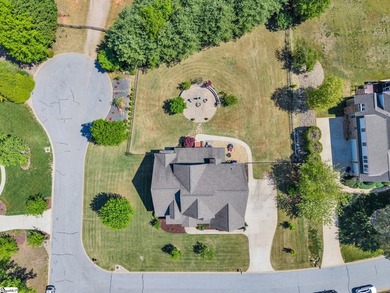 Welcome to this impressive Mike Anderson custom home located in - photo 2