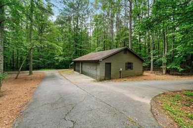 Escape to privacy and convenience with this charming 3-bedroom - photo 5