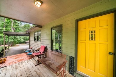 Escape to privacy and convenience with this charming 3-bedroom - photo 9