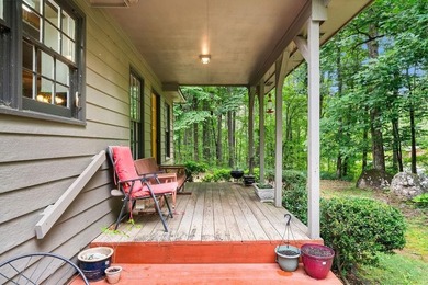 Escape to privacy and convenience with this charming 3-bedroom - photo 10