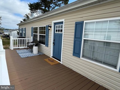 Experience the ultimate in waterfront living with this - photo 1