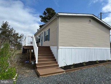 Experience the ultimate in waterfront living with this - photo 4