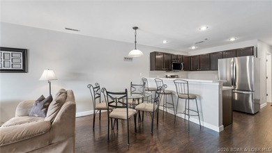 Turnkey lakefront condo at the 19 MM of the Osage Arm in Harbour - photo 6