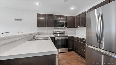 Turnkey lakefront condo at the 19 MM of the Osage Arm in Harbour - photo 8