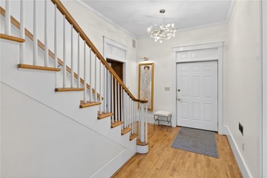 Welcome to your dream retreat, a captivating 3-bedroom - photo 2