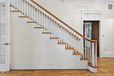 Welcome to your dream retreat, a captivating 3-bedroom - photo 4
