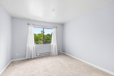 Perched on the top floor of a well-located Santa Cruz complex - photo 11