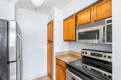 Perched on the top floor of a well-located Santa Cruz complex - photo 15