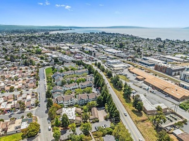 Perched on the top floor of a well-located Santa Cruz complex - photo 19