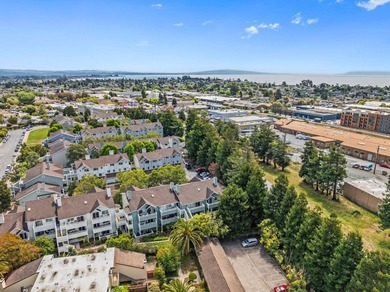 Perched on the top floor of a well-located Santa Cruz complex - photo 21