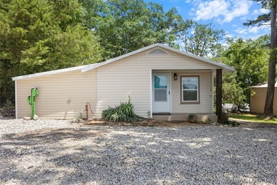 Welcome to your lake retreat! This darling cabin is in a quiet - photo 1