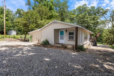 Welcome to your lake retreat! This darling cabin is in a quiet - photo 2