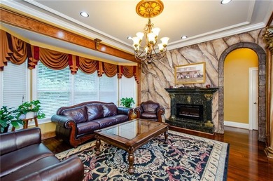 Welcome to this stunning four bedroom, three-and-a-half bath - photo 13