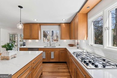 Looking for that traditional home with lots of space on the golf - photo 16