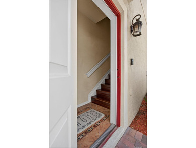 Welcome home to Paradise! Beautifully appointed 3 bedroom, 2 - photo 18