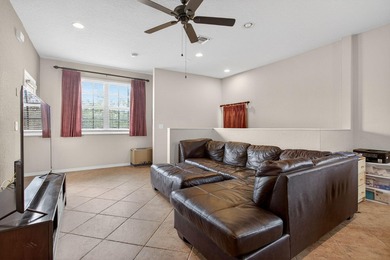 Welcome home to Paradise! Beautifully appointed 3 bedroom, 2 - photo 24