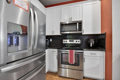 Welcome home to Paradise! Beautifully appointed 3 bedroom, 2 - photo 31