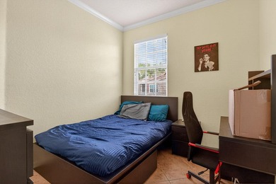 Welcome home to Paradise! Beautifully appointed 3 bedroom, 2 - photo 33
