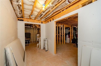 Welcome to this stunning four bedroom, three-and-a-half bath - photo 39