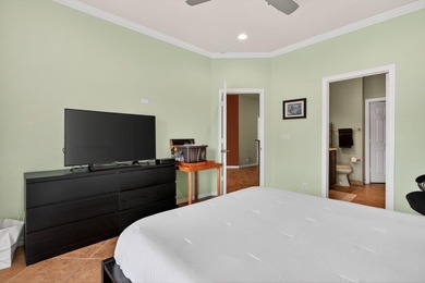 Welcome home to Paradise! Beautifully appointed 3 bedroom, 2 - photo 42