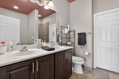 Welcome home to Paradise! Beautifully appointed 3 bedroom, 2 - photo 43