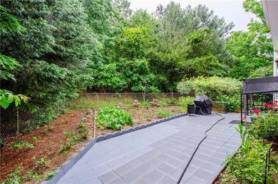 Welcome to this stunning four bedroom, three-and-a-half bath - photo 46
