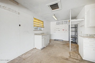Welcome to this charming cul-de-sac home in the sought-after Sun - photo 27