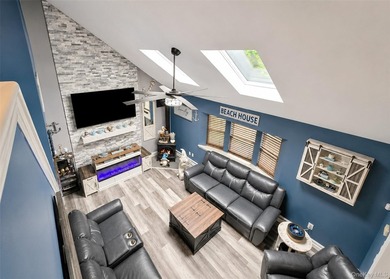Move right into this beautifully maintained home in North - photo 1