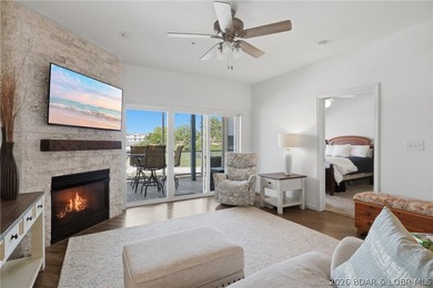 Wow!! Don't miss this Gorgeous walk-in unit at Beautiful Monarch - photo 2