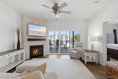 Wow!! Don't miss this Gorgeous walk-in unit at Beautiful Monarch - photo 3