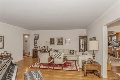 This charming brick detached ranch in Jamaica, Queens offers - photo 5