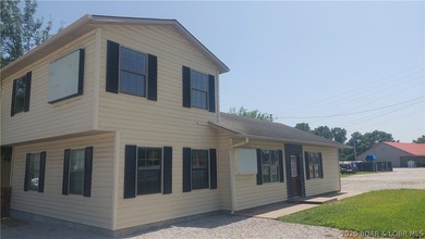 Now available, this commercially zoned building at 939 East Main - photo 2